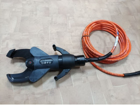 Изолированный гидравлический кабелерез с ножным насосом для кабеля до ø 95 мм (SSA95)